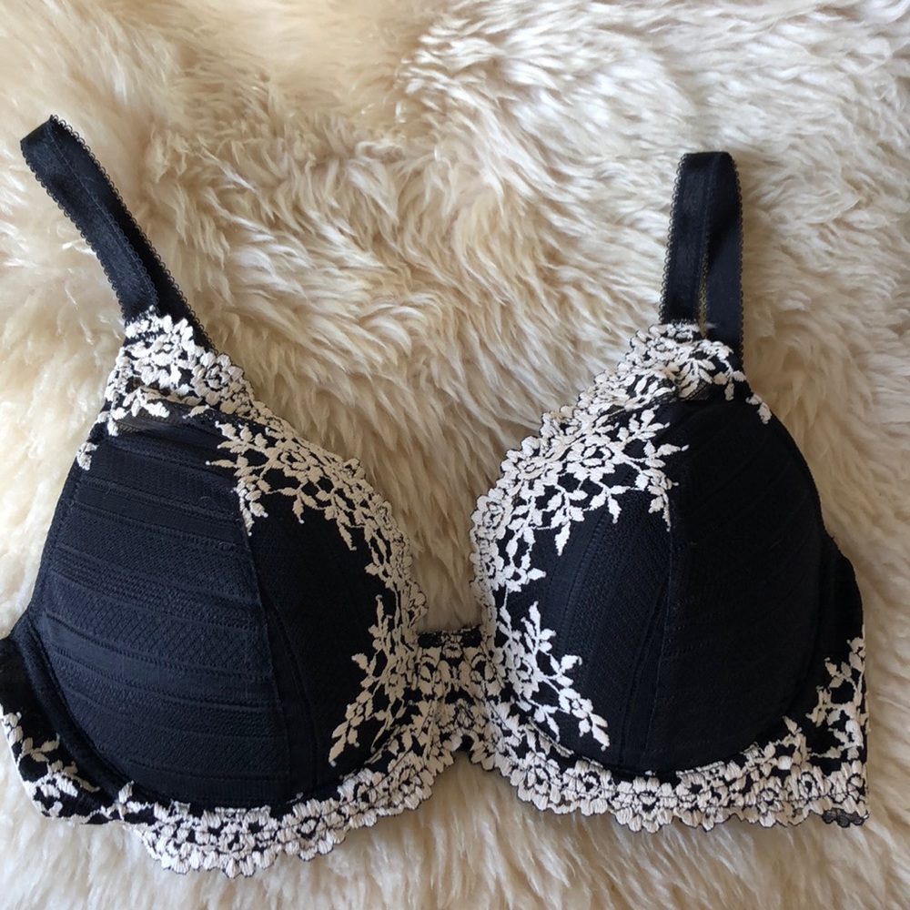 Wacoal Embrace Lace Plunge Bra in Black- 36D